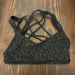 Lululemon free to be wild sports bra size 4